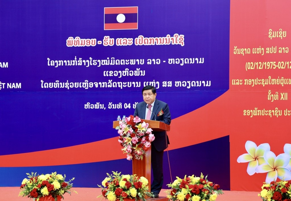 Phó Thủ tướng Nguyễn Chí Dũng đánh giá cao và chúc mừng Chính phủ Lào, chính quyền tỉnh Houaphanh và nhân dân Lào đã hoàn thành và đưa vào vận hành công trình - Ảnh: VGP/Minh Ngọc