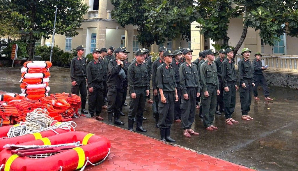 Lực lượng chức năng tỉnh Lâm Đồng triển khai phương án khắc phục hậu quả mưa lũ (Ảnh; CA)