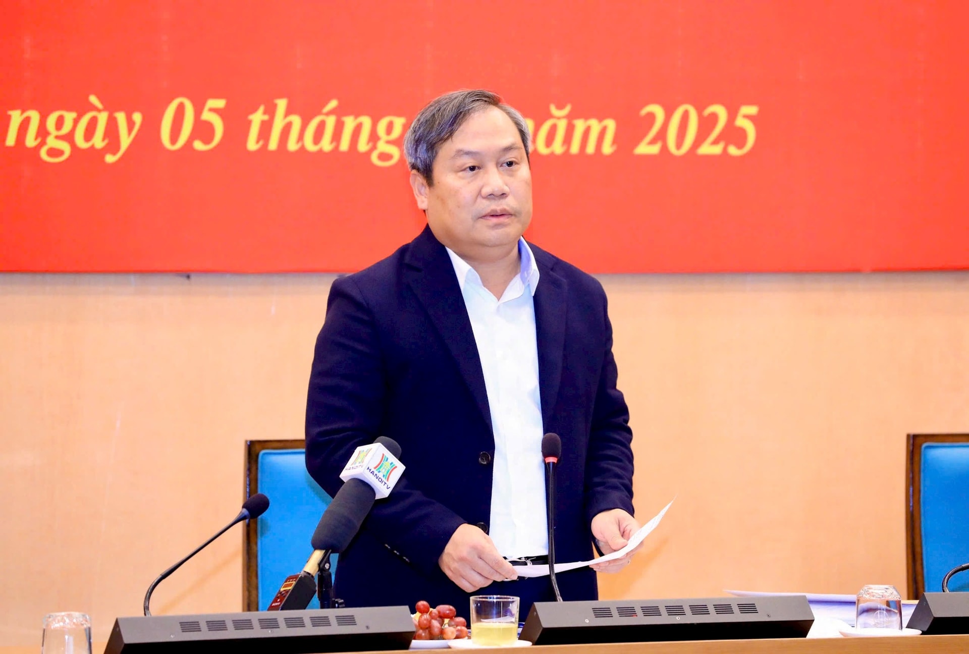 党中央委員会委員、市党委員会副書記、市人民委員会委員長のヴー・ダイ・タン同志が会議の閉会演説を行った。写真：リン・ファム