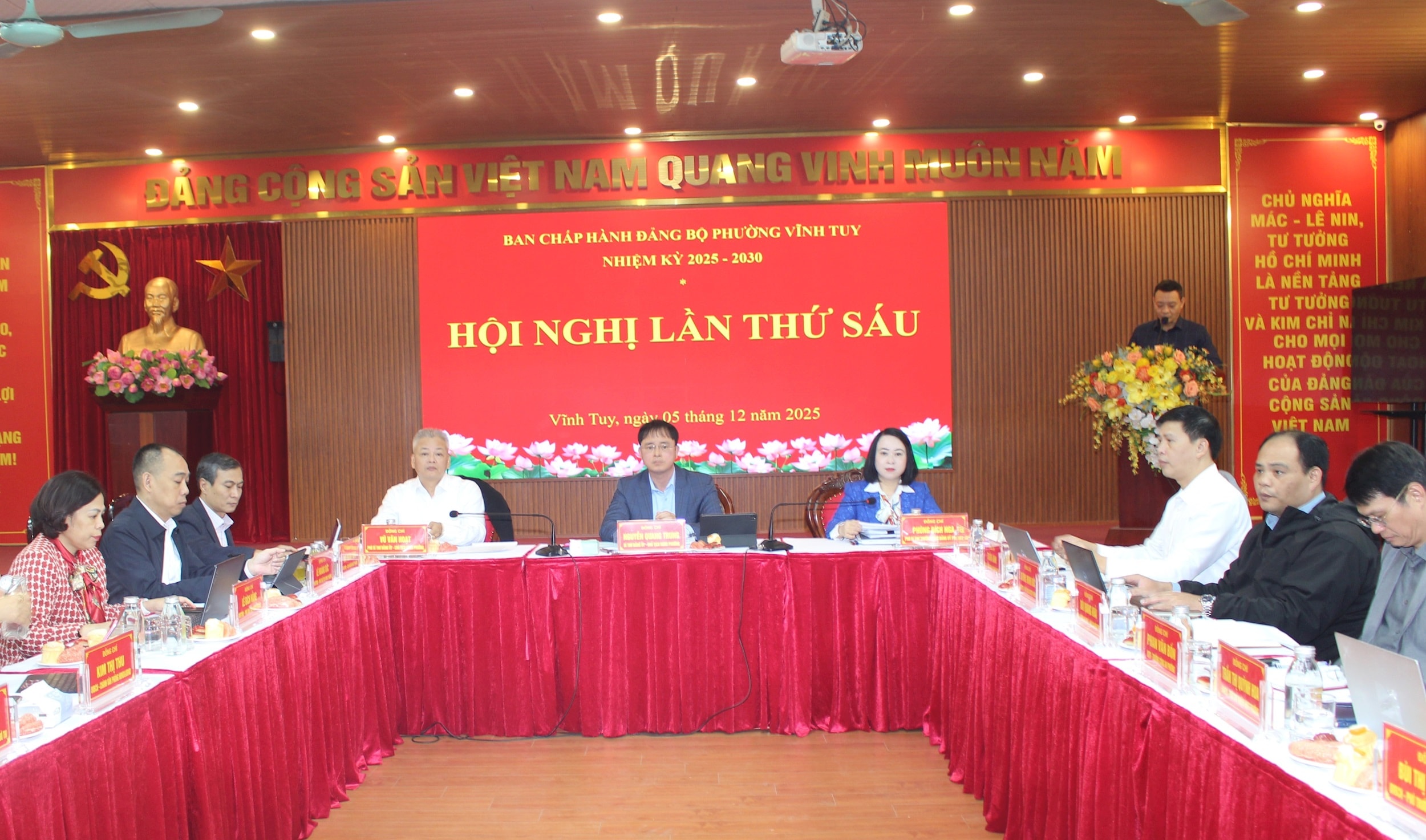 Bđầuả. Công tác tổ chức, cán bộ được triển khai quyết liệt, kịp thời, đảm bảo ổn định bộ máy, hoạt động hiệu quả ngay sau sáp nhập.