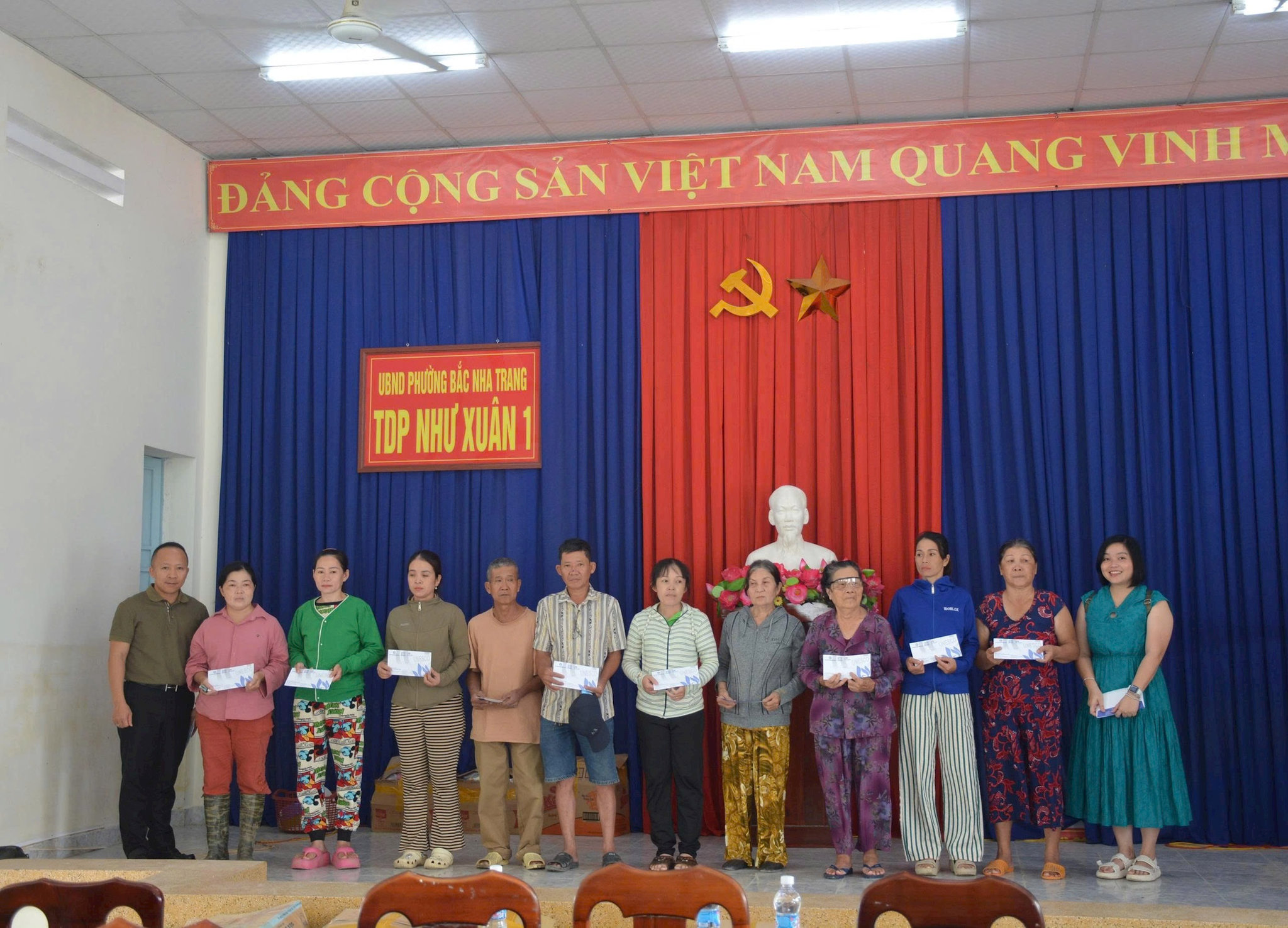 5-trao-qua-ung-ho.jpg