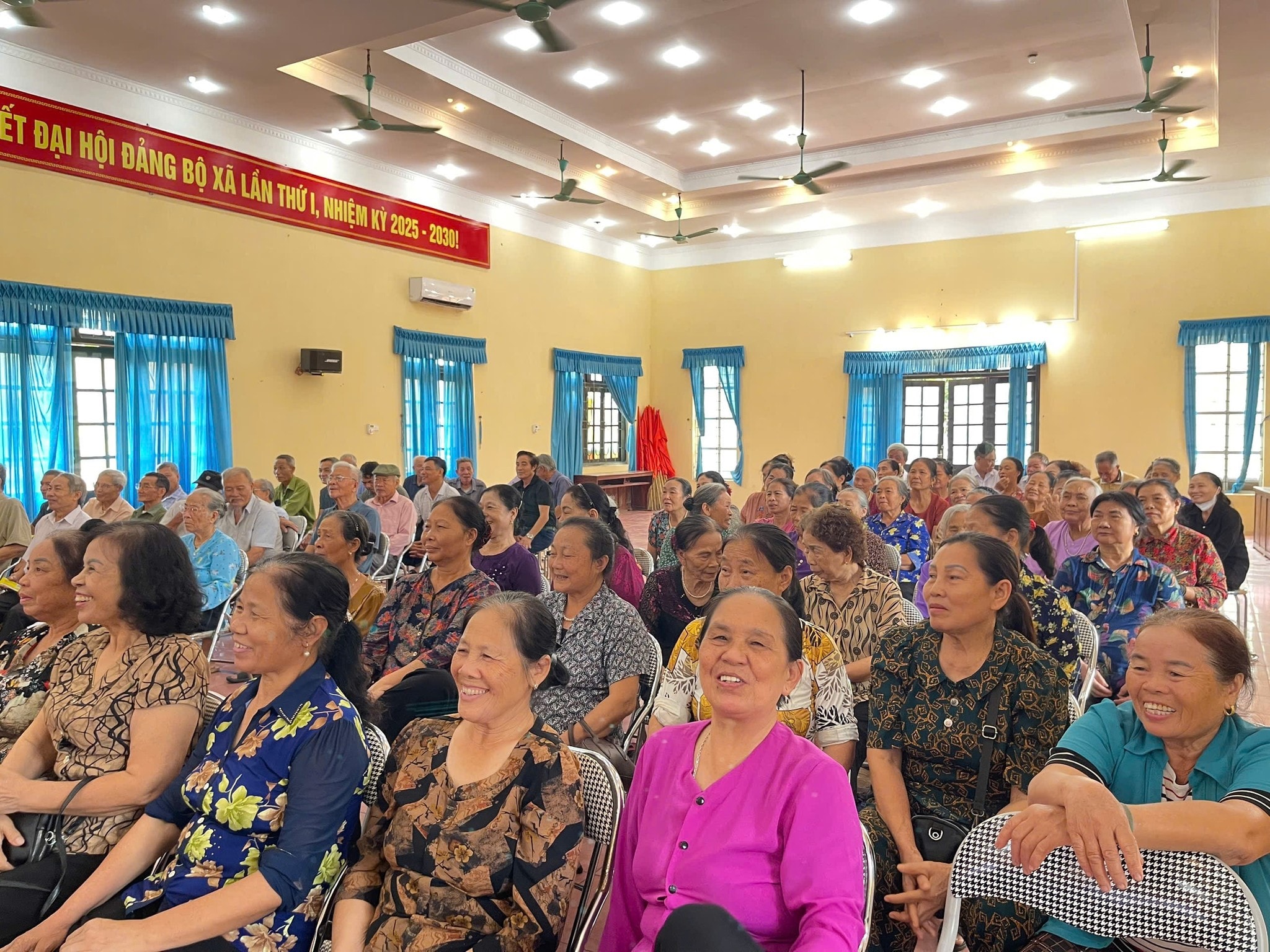 anh-2-nguoi-cao-tuoi-tai-thuong-phuc.jpeg