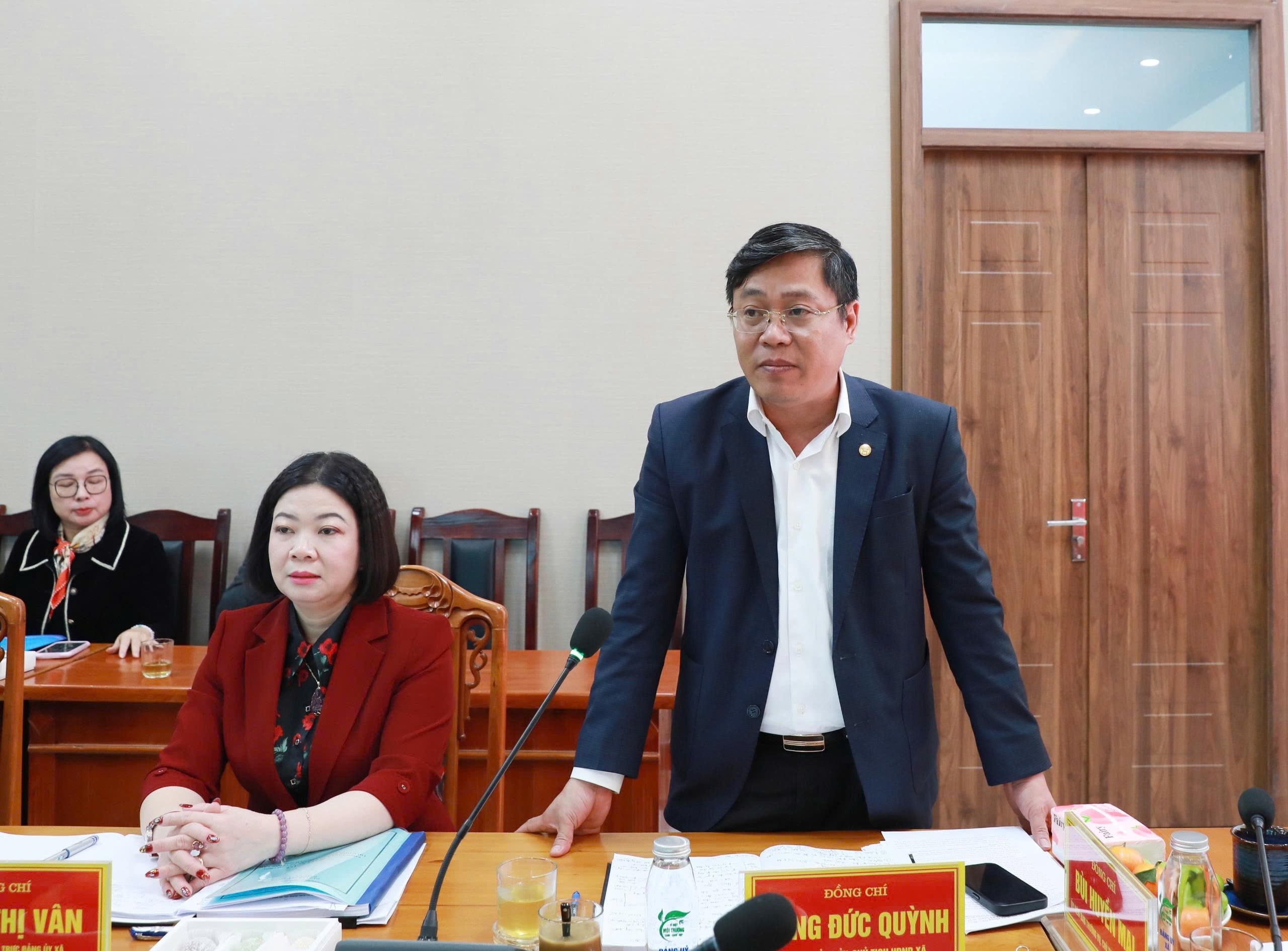 Bí thư Đảng ủy, Chủ tịch HĐND xã Đại Thanh Đặng Đức Quỳnh báo cáo tình hình địa phương tại buổi làm việc.