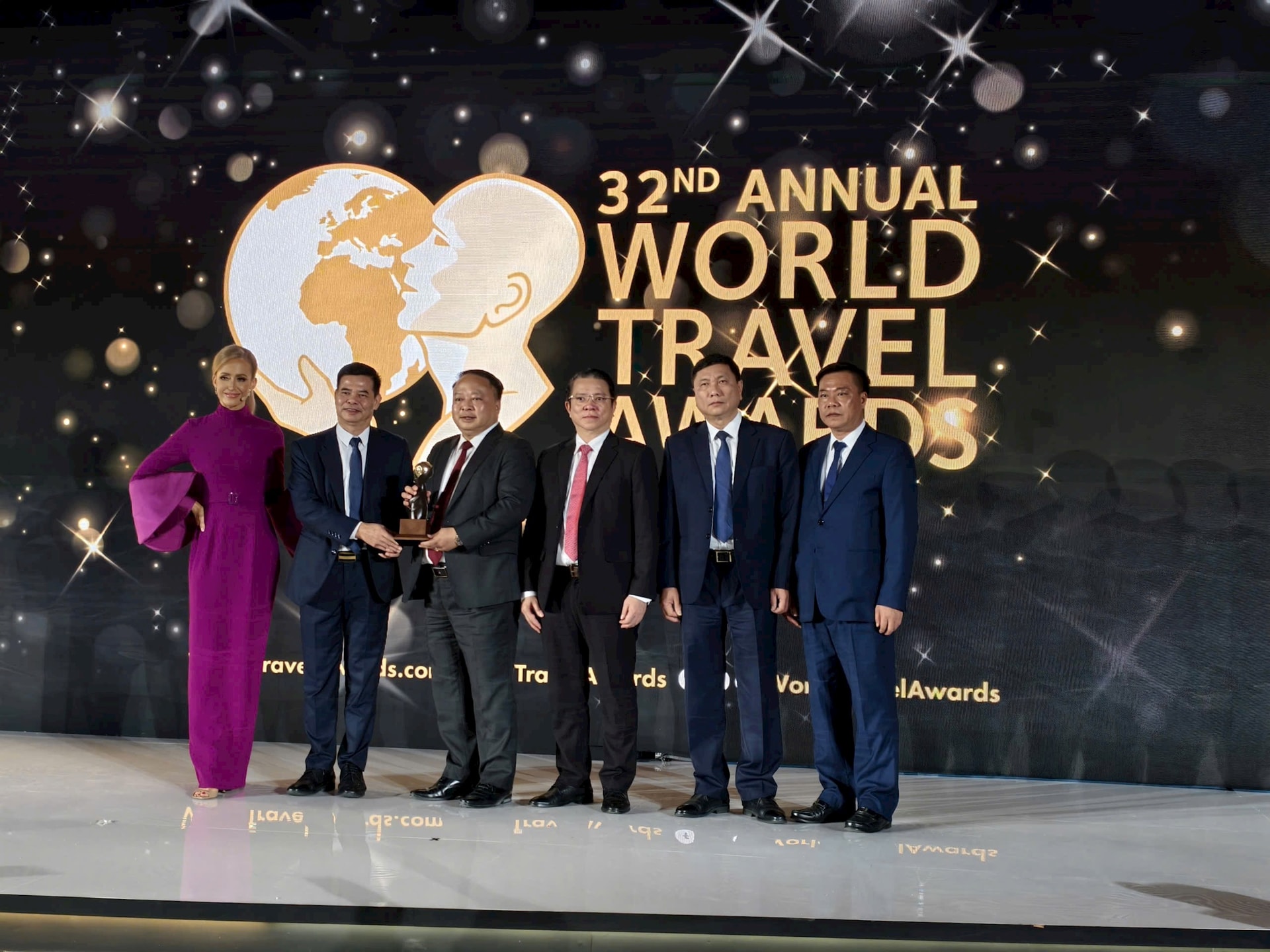 Lãnh đạo tỉnh Tuyên Quang tại lễ vinh danh 