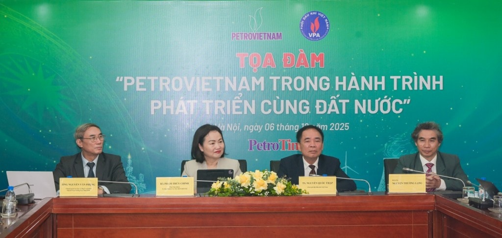  Các chuyên gia, nhà quản lý, khách mời tham dự Tọa đàm