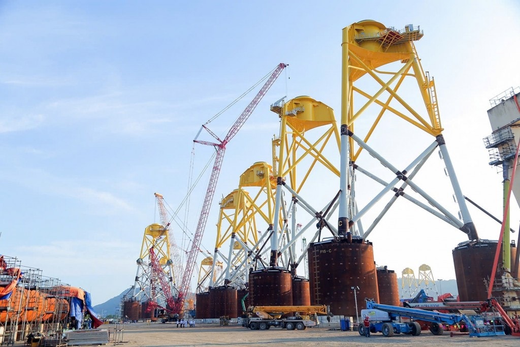 Công trường thi công chân đế điện gió ngoài khơi của Petrovietnam tại Vũng Tàu - TP Hồ Chí Minh