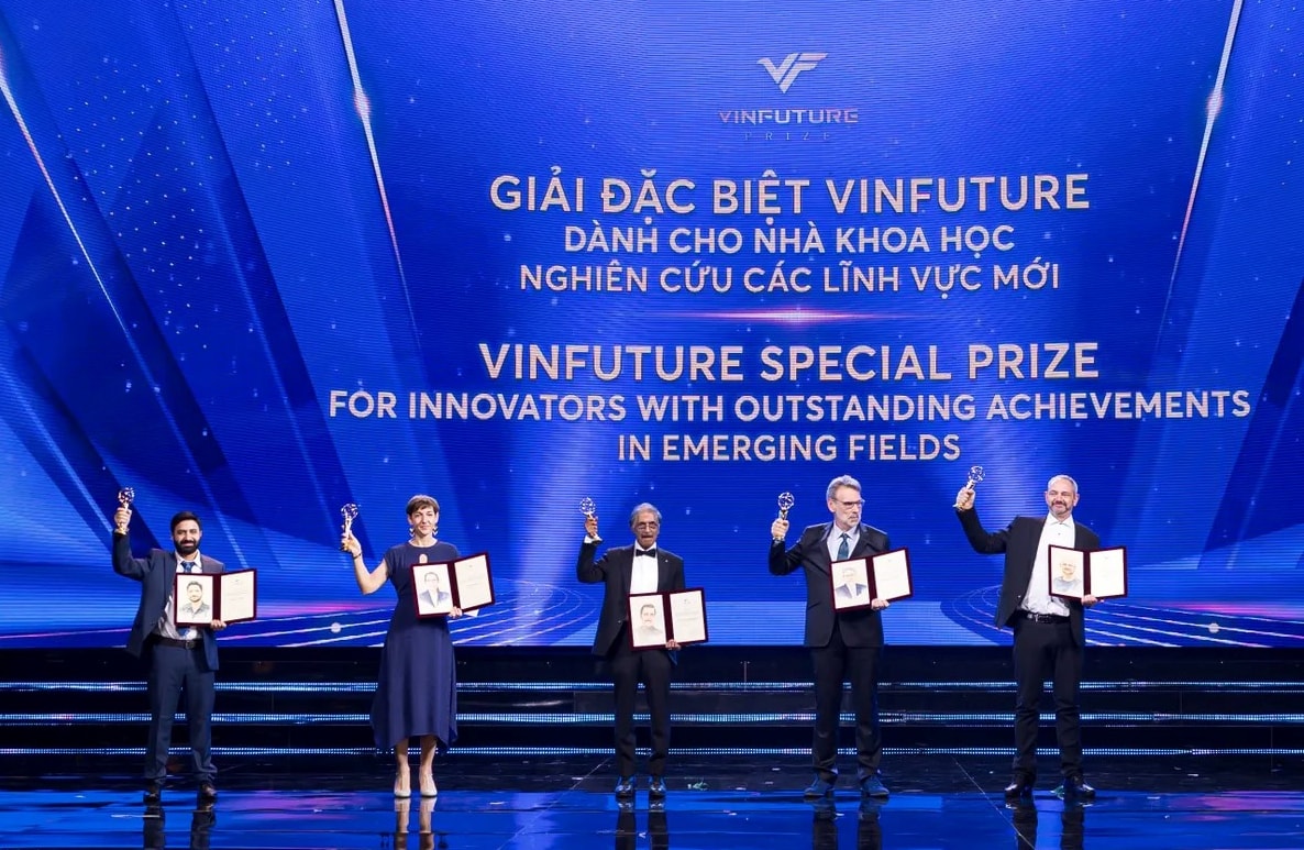 Bilim insanları, yeni alanlarda araştırma yapan bilim insanlarına verilen VinFuture 2025 Özel Ödülü'nü aldı. Anh Thuy An.jpg