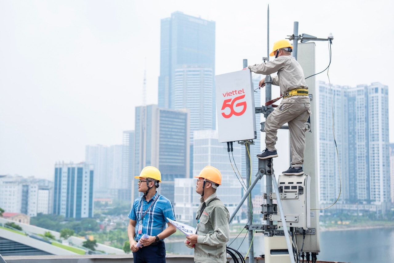 Viettel sở hữu mạng 5G lớn nhất cả nước với 30.000 trạm, phủ đến 90% diện tích ngoài trời toàn quốc. Ảnh: Viettel