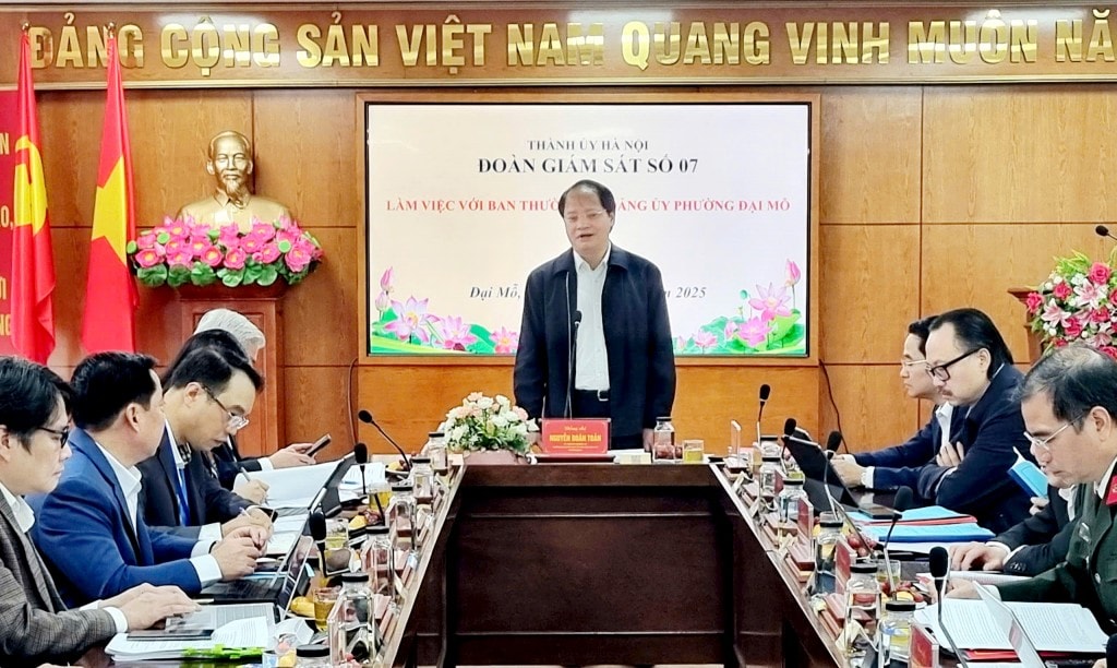 Đồng chí Nguyễn Doãn Toản - Ủy viên Ban Thường vụ, Trưởng Ban Tuyên giáo và Dân vận Thành ủy, Trưởng đoàn giám sát số 7 Thành ủy Hà Nội phát biểu chỉ đạo