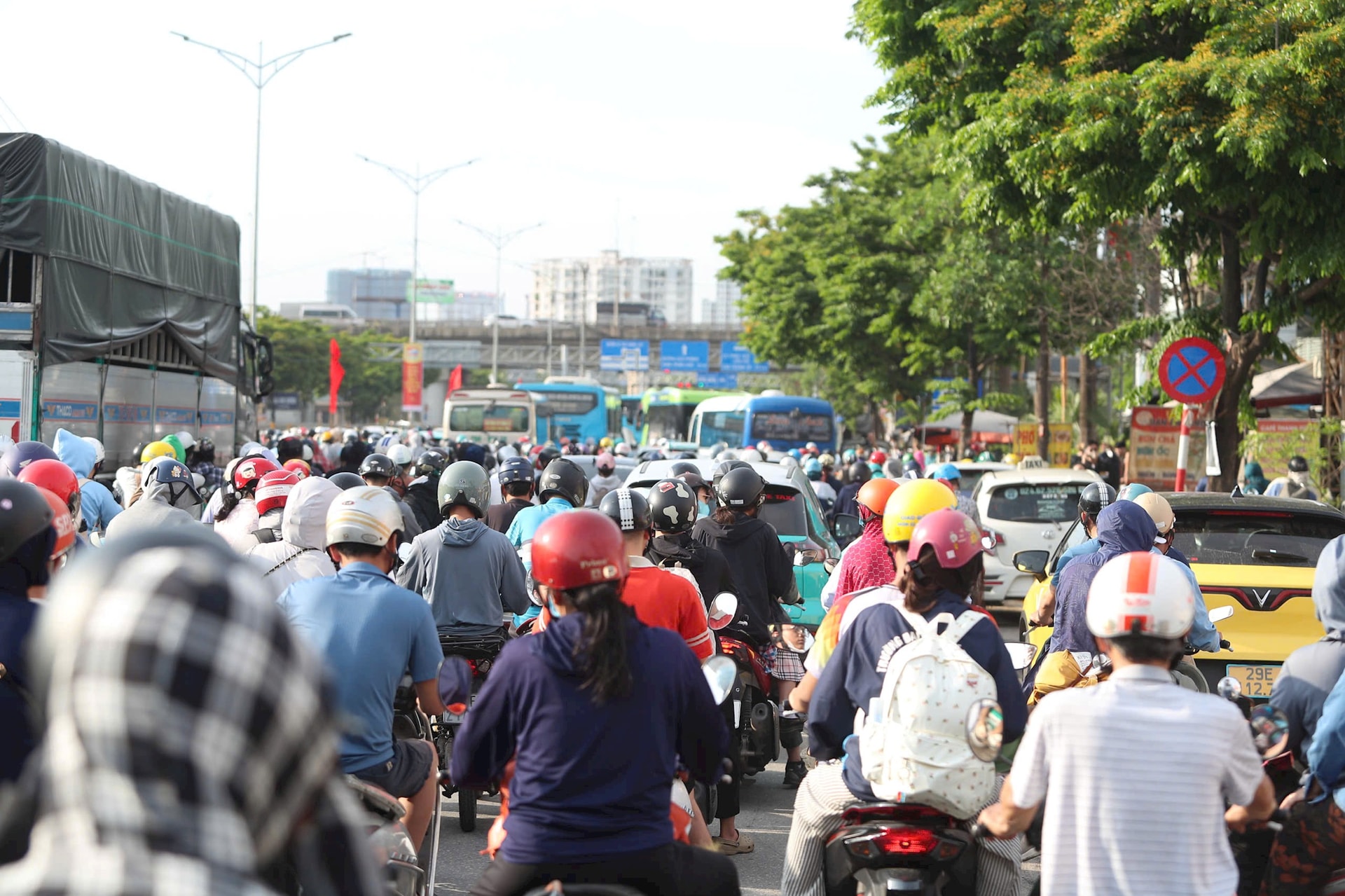 Hà Nội hạn chế xe máy xăng theo giờ: Tính toán nào cho hạ tầng và sinh kế?