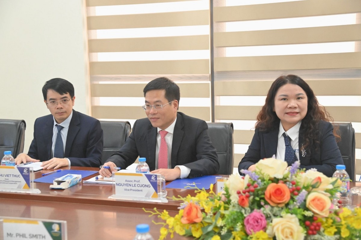 Trường Đại học Điện lực: Thúc đẩy hợp tác về giáo dục và phát triển bền vững với NatureWize Vietnam
