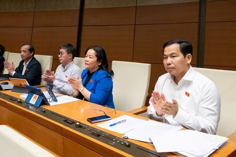 Adunarea Națională a votat pentru adoptarea Legii de modificare și completare a unui număr de articole din Legea privind prevenirea și combaterea corupției. Foto: Quochoi.vn