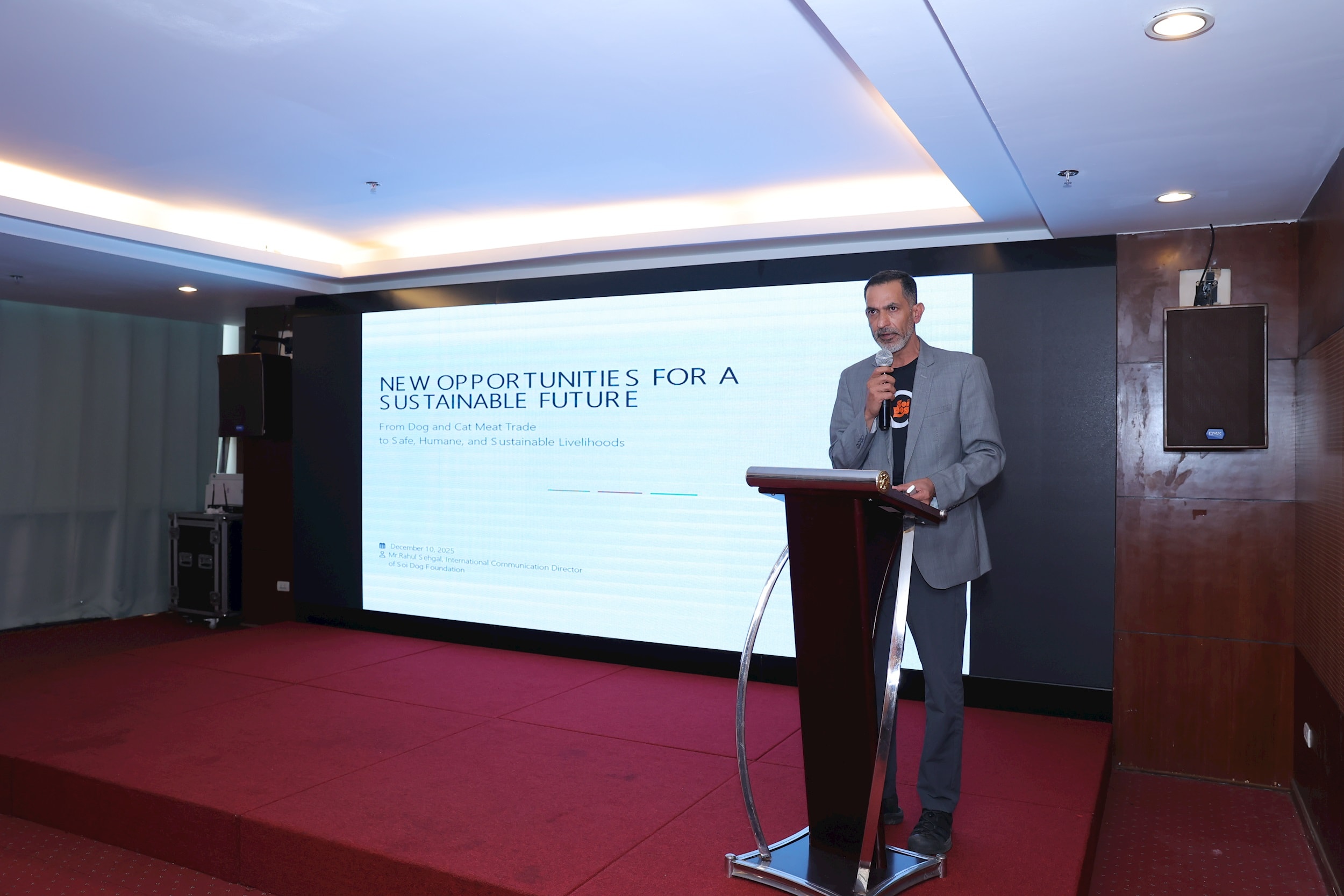 10-ong-rahul-sehgal-giam-doc-truyen-thong-quoc-te-to-chuc-soi-dog-foundation.jpg