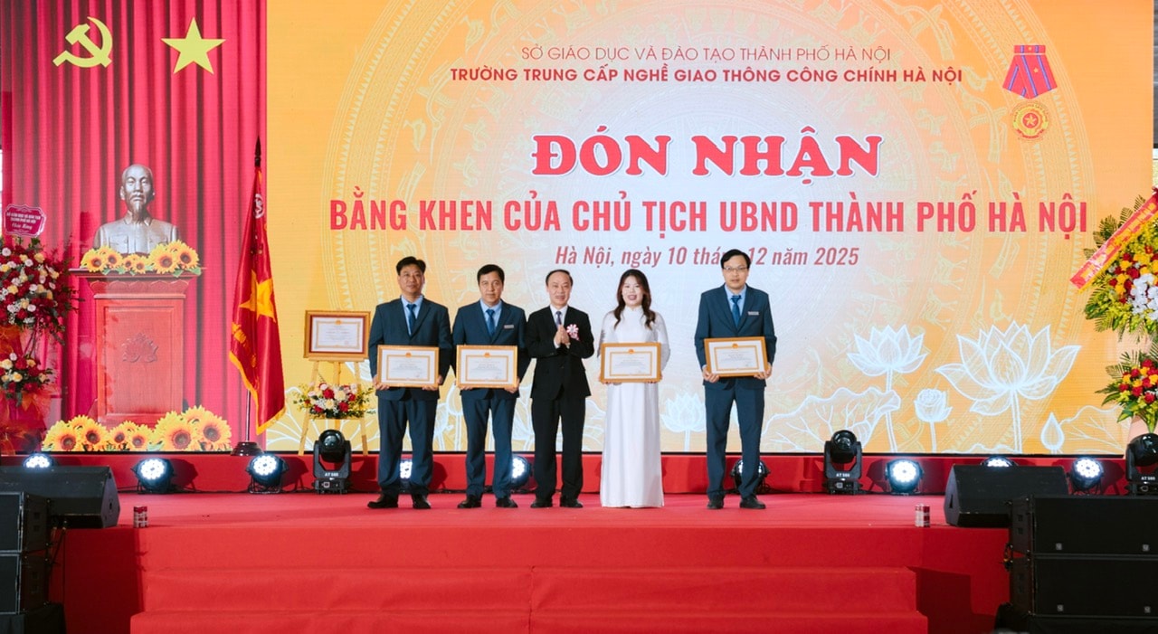 1012-giao-thong-cong-chinh-60-nam-7-1.jpg