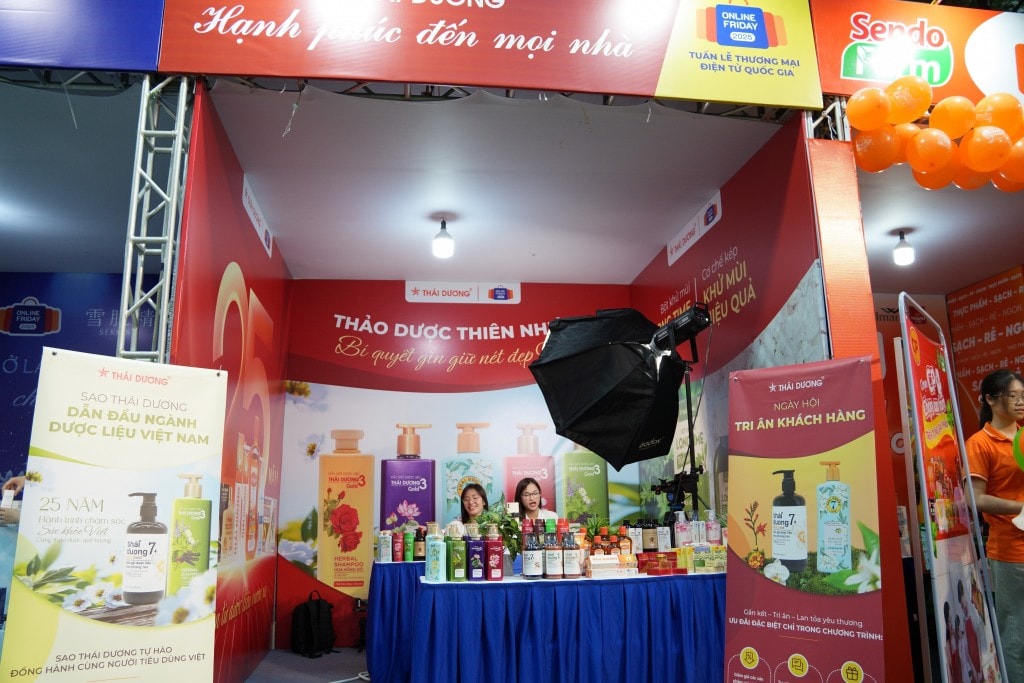Thứ trưởng Bộ Công Thương Phan Thị Thắng phát biểu khai mạc chương trình