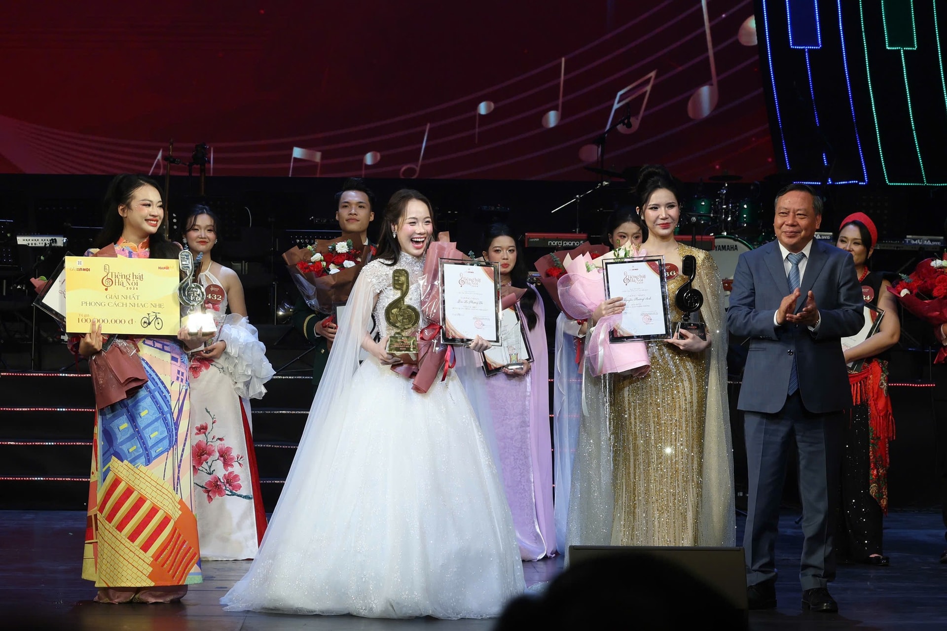 tieng-hat-hn-trao-giai-quan-quan.jpg