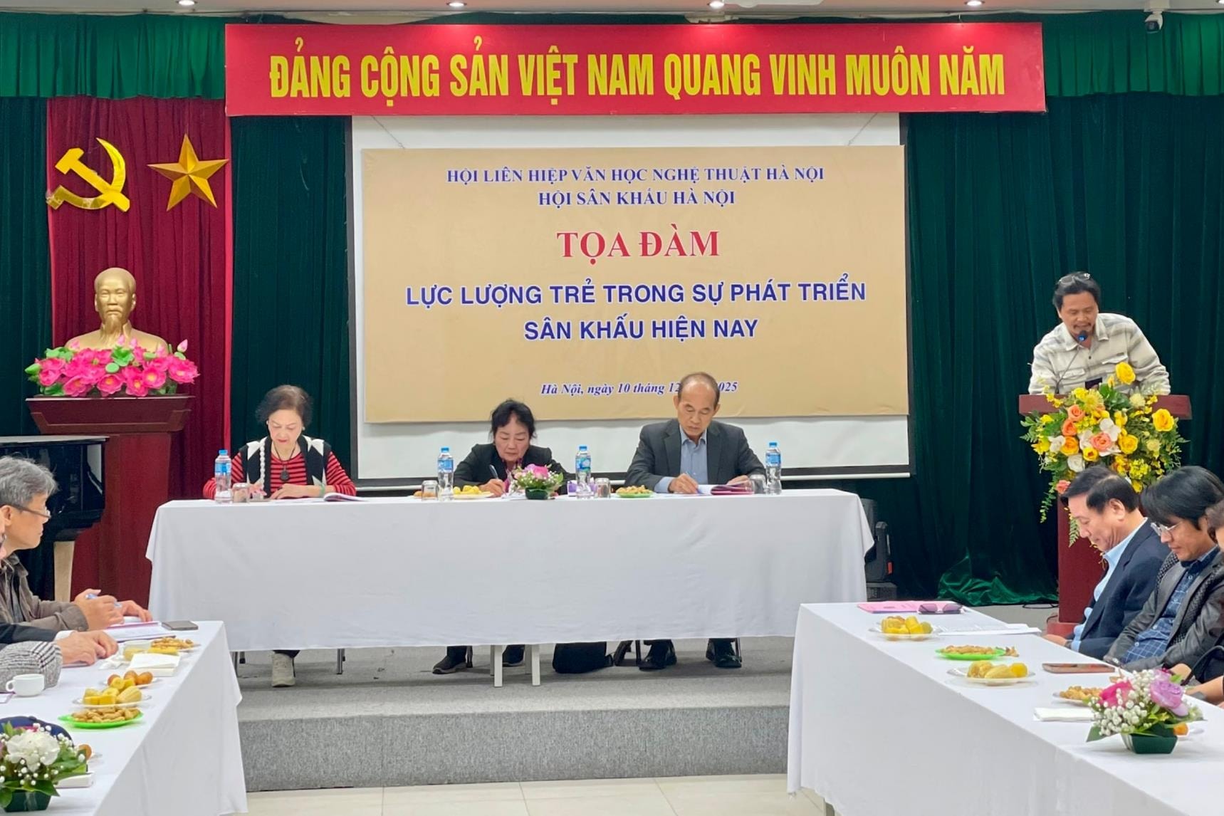 Khoảng trống lực lượng trẻ trên sân khấu: “Báo động đỏ” về sự kế cận