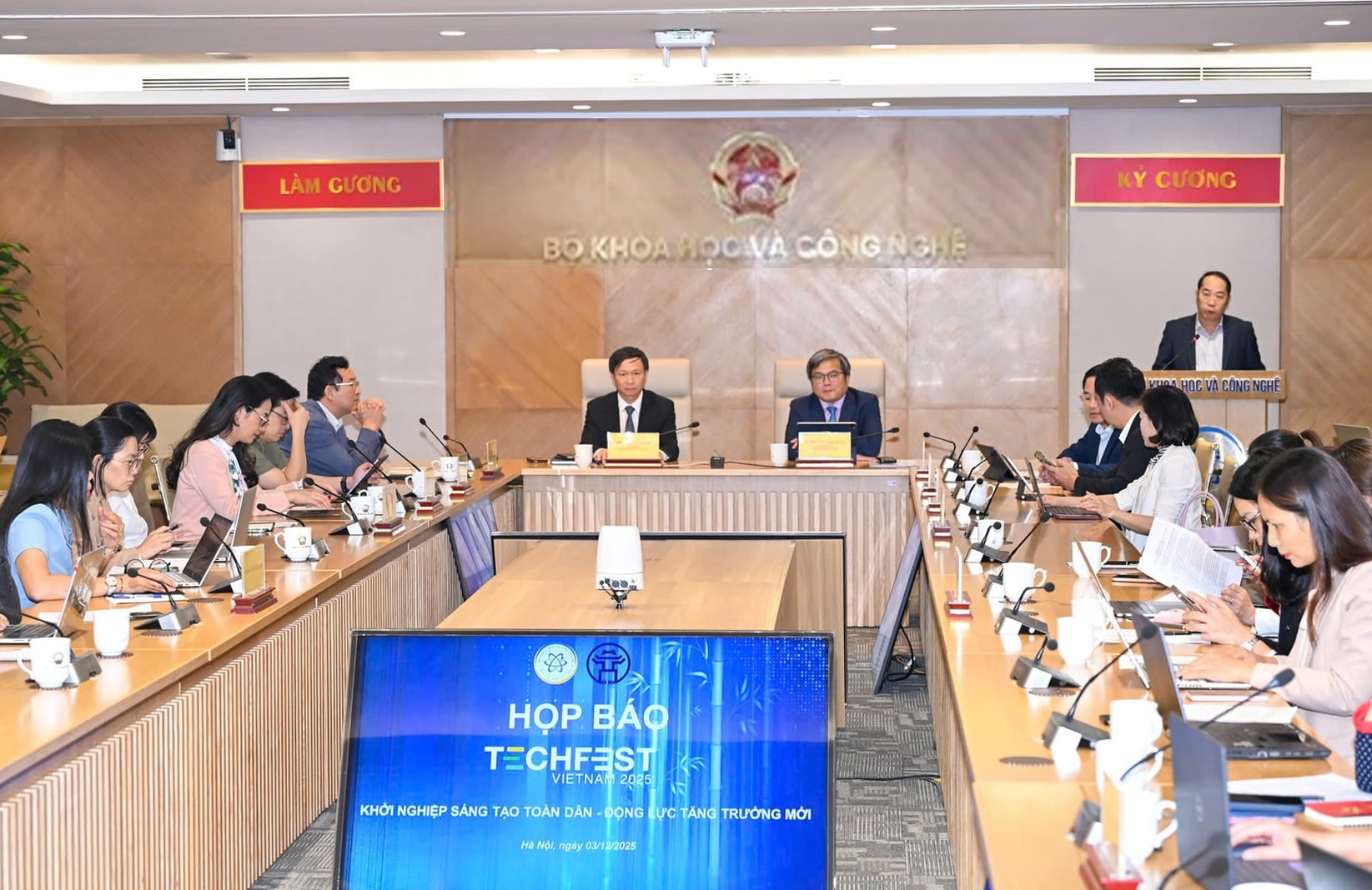 (Bildtext: Scen från presskonferensen om Nationella innovations- och entreprenörskapsfestivalen 2025..jpg)