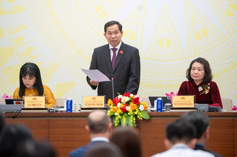 Sekretaris Jenderal Majelis Nasional dan Kepala Kantor Majelis Nasional, Le Quang Manh, berbicara pada konferensi pers. Foto: Quochoi.vn