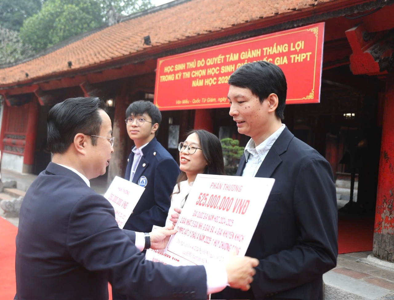 1112-gap-mat-doi-tuyen-hsg-6.jpg