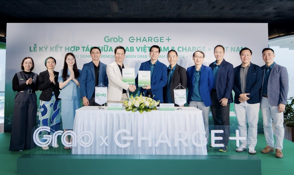 Đại diện Grab Việt Nam và Charge+ ký kết thoả thuận hợp tác