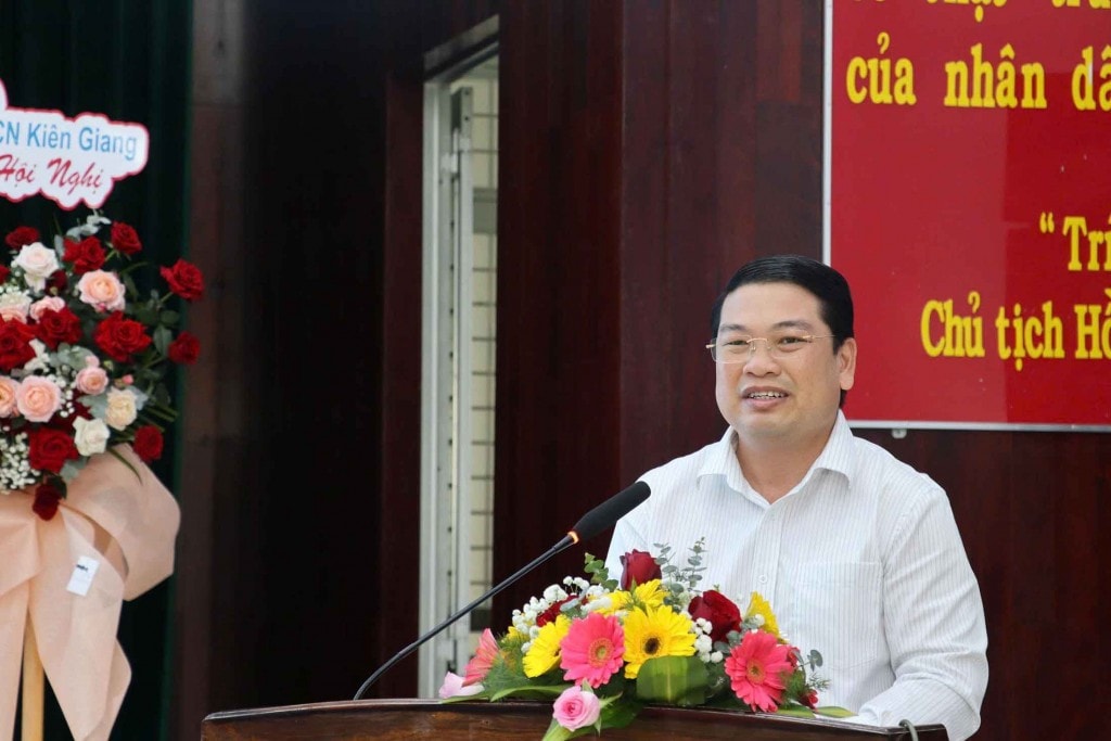Tỉnh ủy viên, Phó Chủ tịch UBND tỉnh An Giang Lê Trung Hồ phát biểu tại hội nghị (ảnh: Như Ngọc)