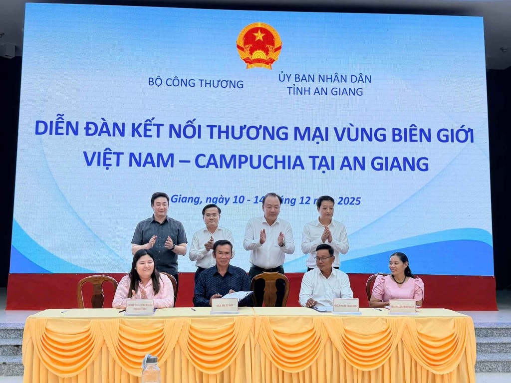 Doanh nghiệp Việt Nam và Campuchia ký kết biên bản hợp tác (ảnh: Như Ngọc)