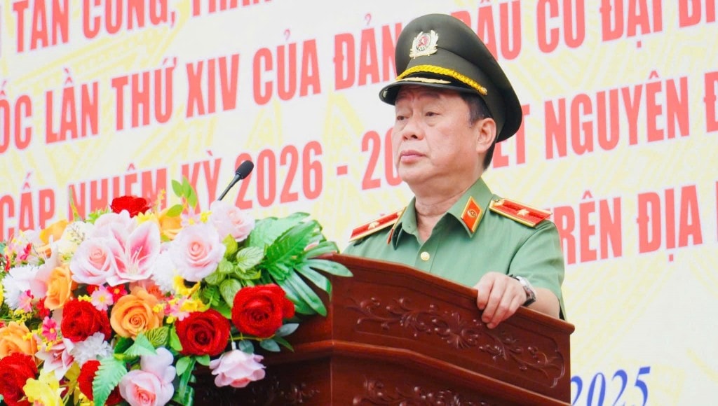 Đại tá Nguyễn Hà Lai, Phó Giám đốc Công an TP Đà Nẵng phát biểu tại lễ ra quân 