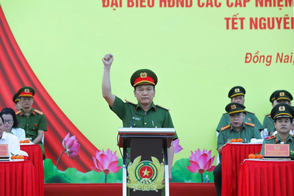 Thượng tá Lê Vấn - Trưởng Phòng Cảnh sát hình sự đại diện cho CBCS bày tỏ quyết tâm thực hiện thắng lợi cao điểm