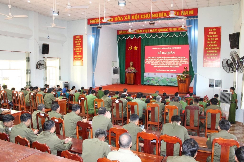 Toàn cảnh Lễ ra quân thực hiện cao điểm tấn công, trấn áp tội phạm, bảo đảm tuyệt đối an toàn Đại hội đại biểu toàn quốc lần XlV của Đảng, bầu cử đại biểu Quốc hội khóa XVI, đại biểu HĐND các cấp nhiệm kỳ 2026 - 2031 và bảo đảm an ninh trật tự Tết Nguyên đán Bính Ngọ năm 2026