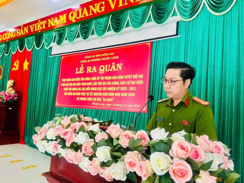 Thượng tá Trương Tuấn Hùng, Trưởng Công an phường Phước Long phát biểu phát động Lễ ra quân.