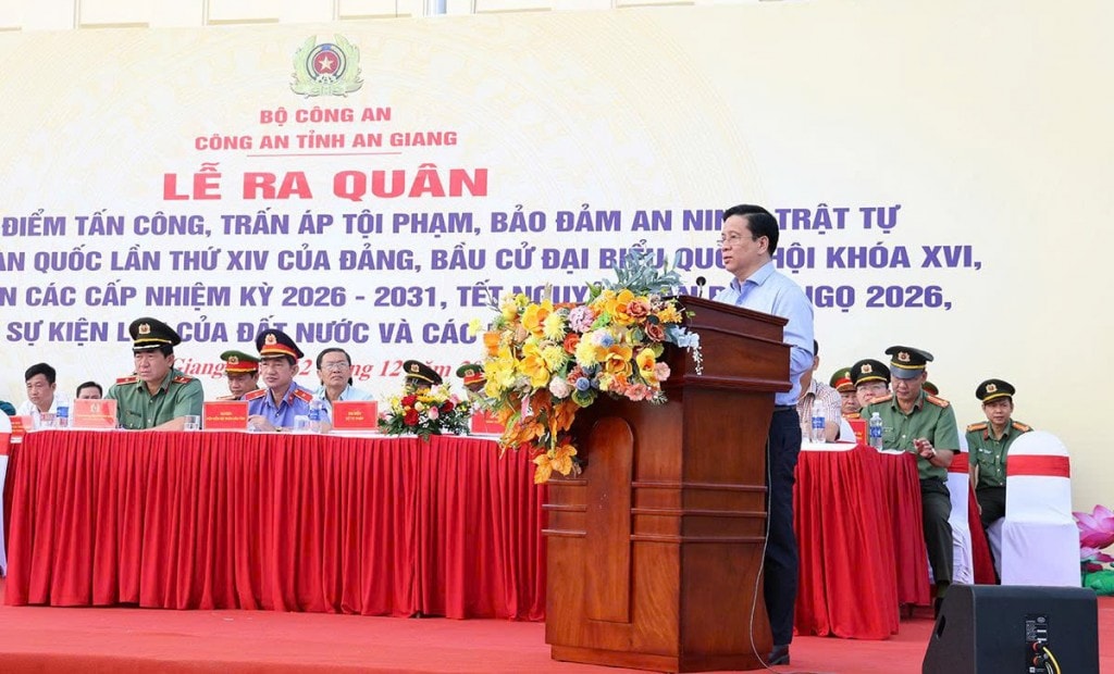 Chủ tịch UBND tỉnh An Giang Hồ Văn Mừng phát biểu chỉ đạo lễ ra quân