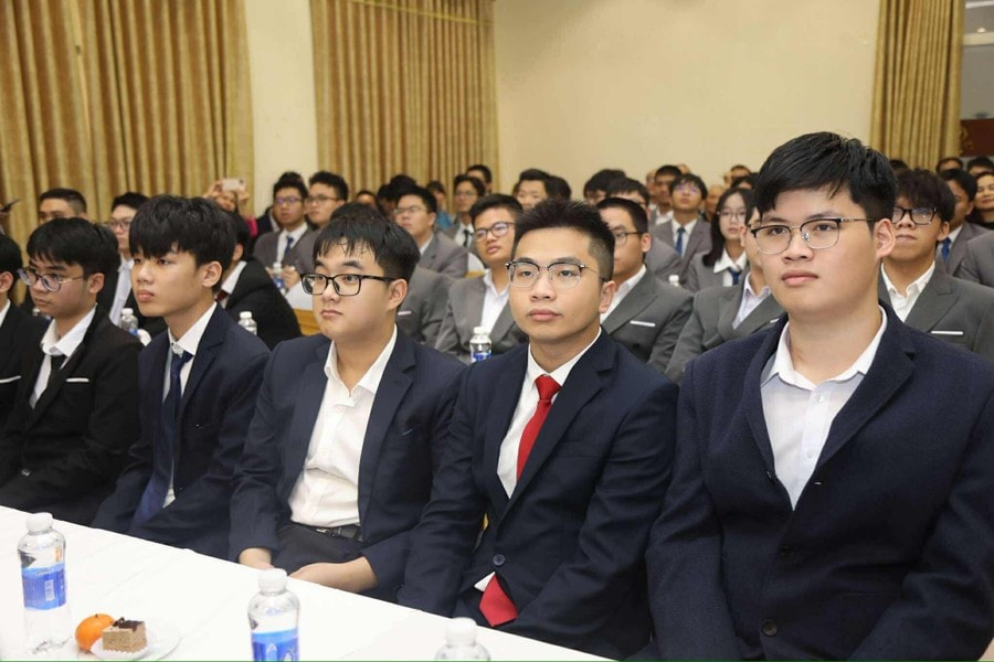 Các em học sinh tiêu biểu đạt thành tích xuất sắc trong