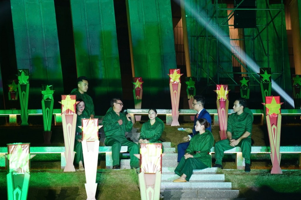 Cuộc giao lưu với các nhân chứng lịch sử – những người lính năm xưa trở về từ mưa bom, lửa đạn – mang đến những câu chuyện chân thực, lắng đọng, tiếp thêm niềm tin và lý tưởng cho thế hệ trẻ.