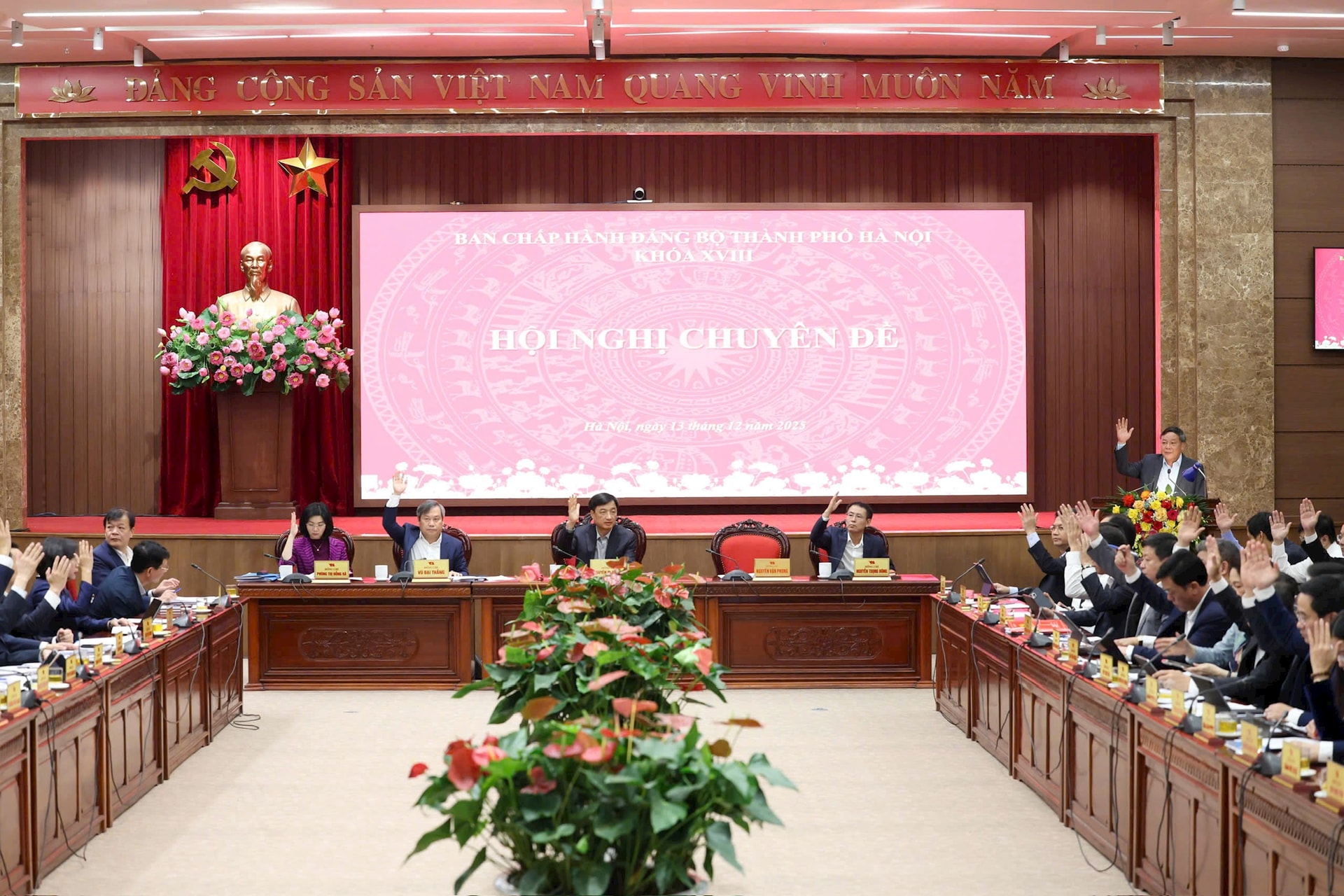 គណៈកម្មាធិការប្រតិបត្តិបក្សក្រុងហាណូយបោះឆ្នោតអនុម័តសេចក្តីសម្រេច។ - anh-viet-thanh.jpg