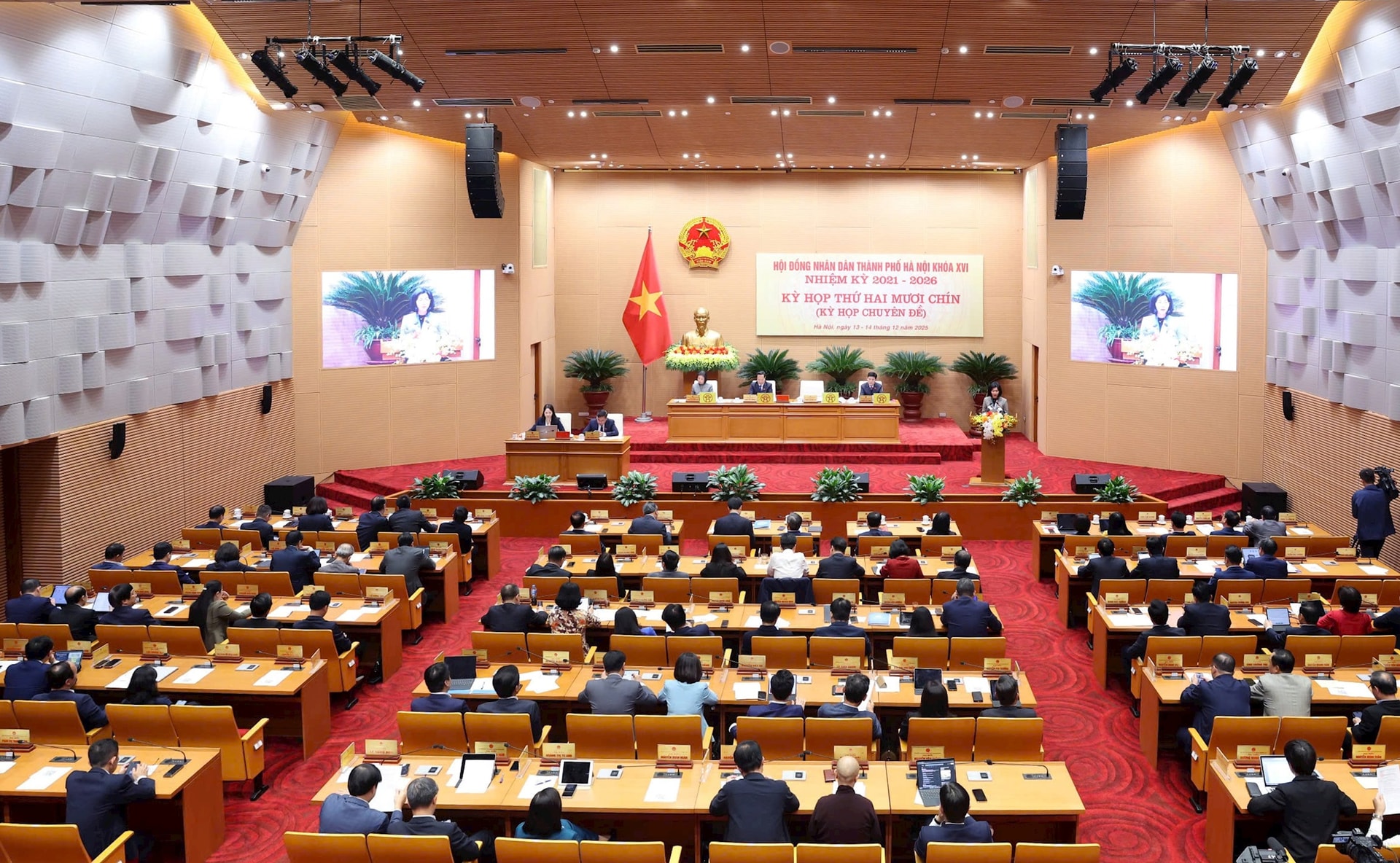 quang-canh-ky-hop-thu-hai-muoi-chin-hdnd-thanh-pho-ha-noi-khoa-xvi-nhiem-ky-2021-2026.-anh-nhat-nam.jpg