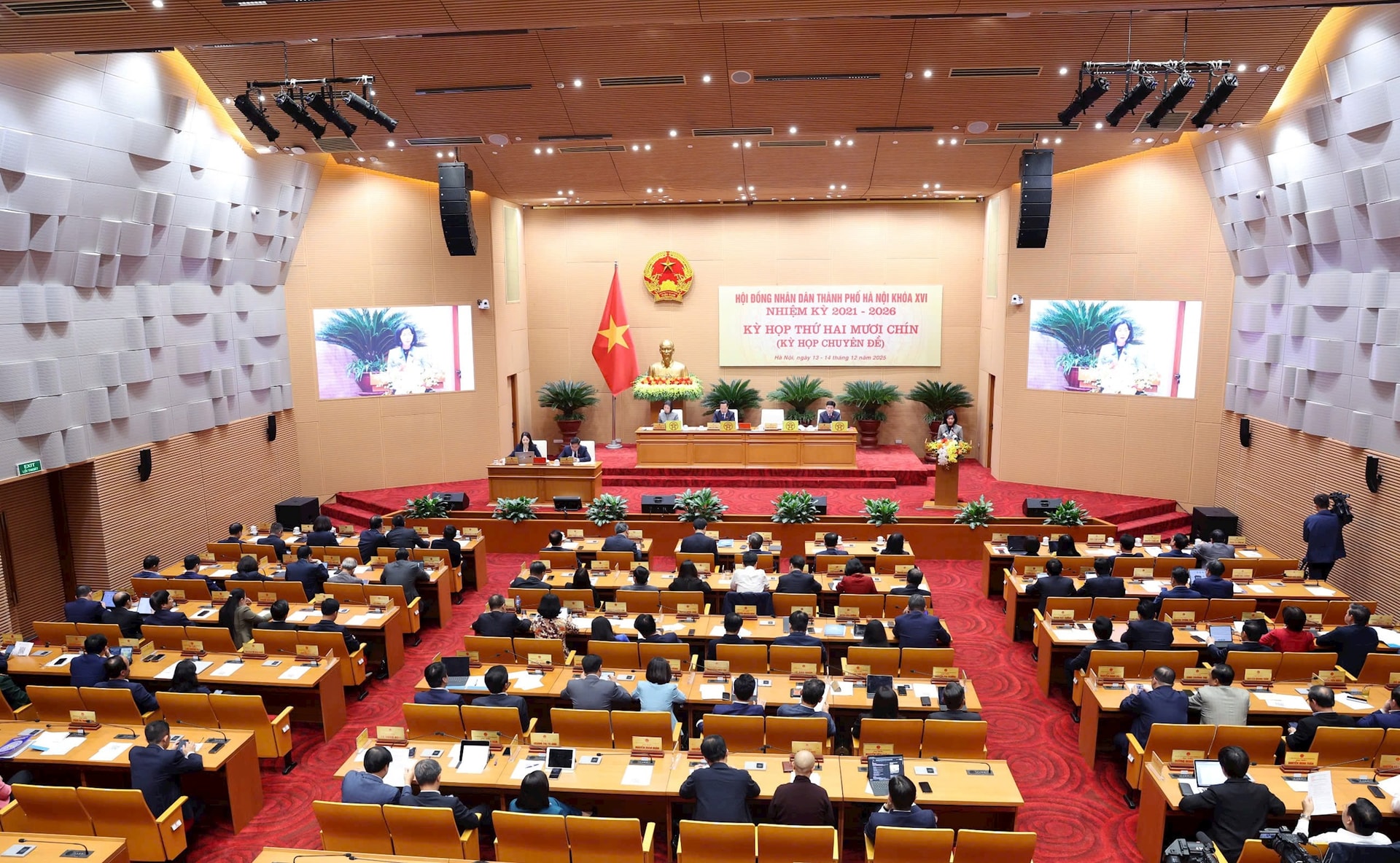 ພາບ: ຫວຽດແທ່ງ (VOVWORLD) - ກອງປະຊຸມສະໄໝສາມັນຄັ້ງທີ 29 ຂອງສະພາປະຊາຊົນນະຄອນ ໂຮ່ຈີມິນ ໃນຕອນບ່າຍວັນທີ 13 ທັນວາ.