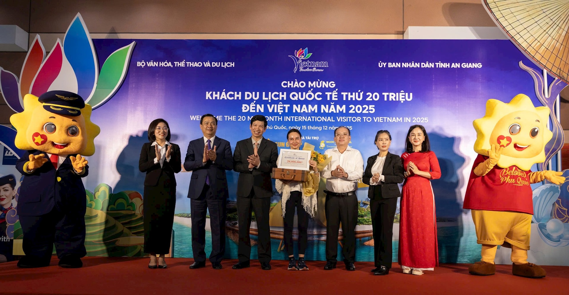 su-kien-don-20-trieu-khach-quoc-te.jpg