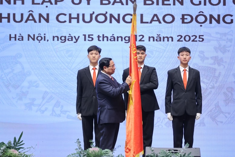 Thủ tướng: Quan tâm đầu tư cho khu vực biên giới ít nhất phải bằng hoặc cao hơn trong nội địa- Ảnh 5.