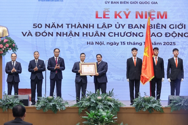 Thủ tướng: Quan tâm đầu tư cho khu vực biên giới ít nhất phải bằng hoặc cao hơn trong nội địa- Ảnh 6.