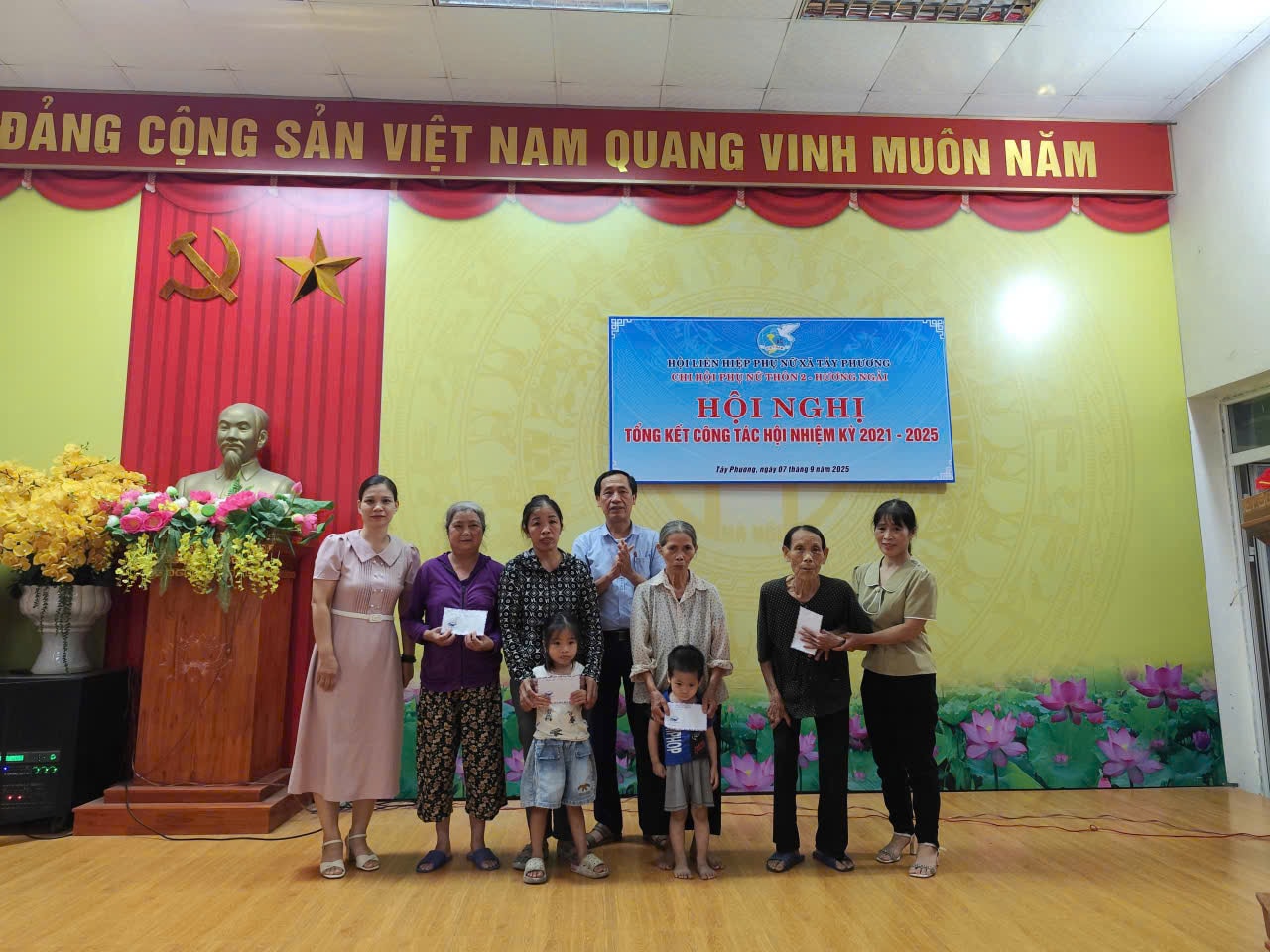 tay-phuong-phu-nu1.jpg