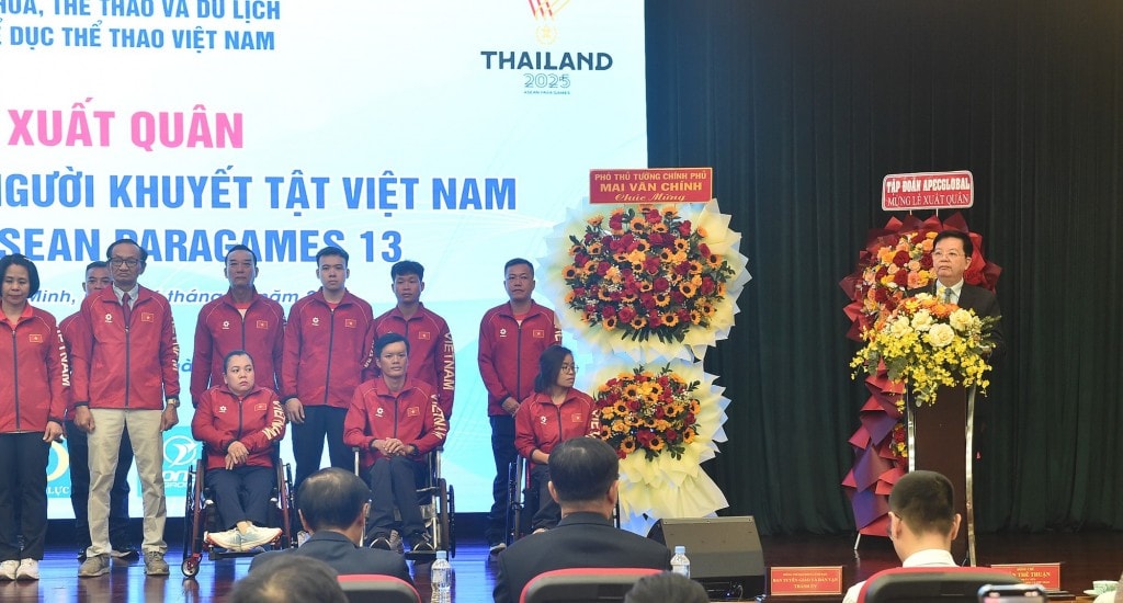 Phó Thủ tướng đáng giá thể thao người khuyết tật nước ta đã và đang có sự phát triển tích cực, tham dự nhiều đại hội ở khu vực, châu lục và thế giới, đạt những thành tích xuất sắc, kể cả huy chương vàng ở Paralympic Games - Ảnh: VGP/Giang Thanh