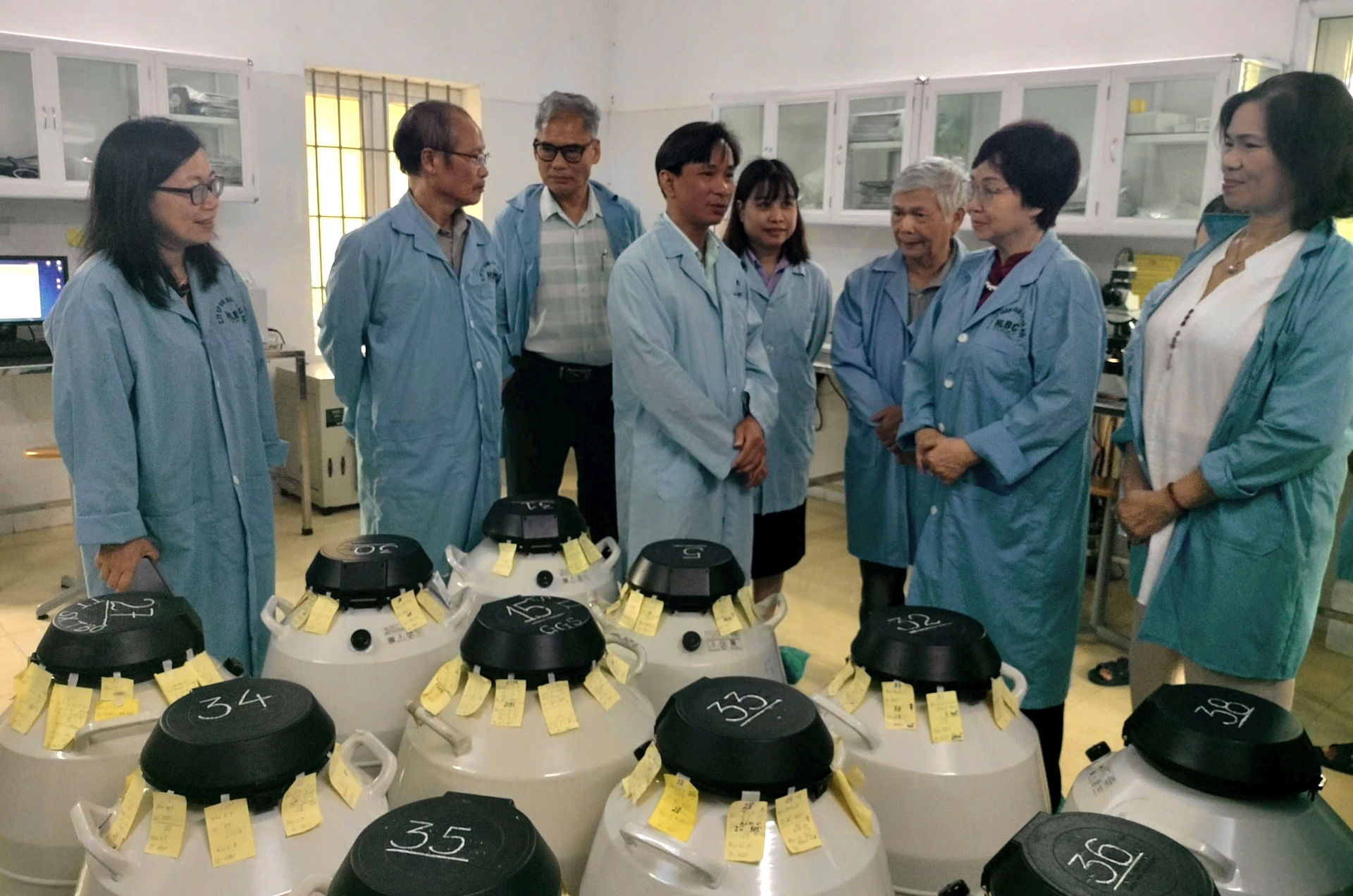 gioi-thieu-de-tai-hoan-thien-quy-trinh-tao-bo-thuan-bbb-bang-cong-nghe-phoi-va-san-xuat-con-lai-f1-o-cac-tinh-phia-bac-tai-cong-ty-co-phan-giong-gia-suc-ha-noi.-anh-thu-hang.jpg