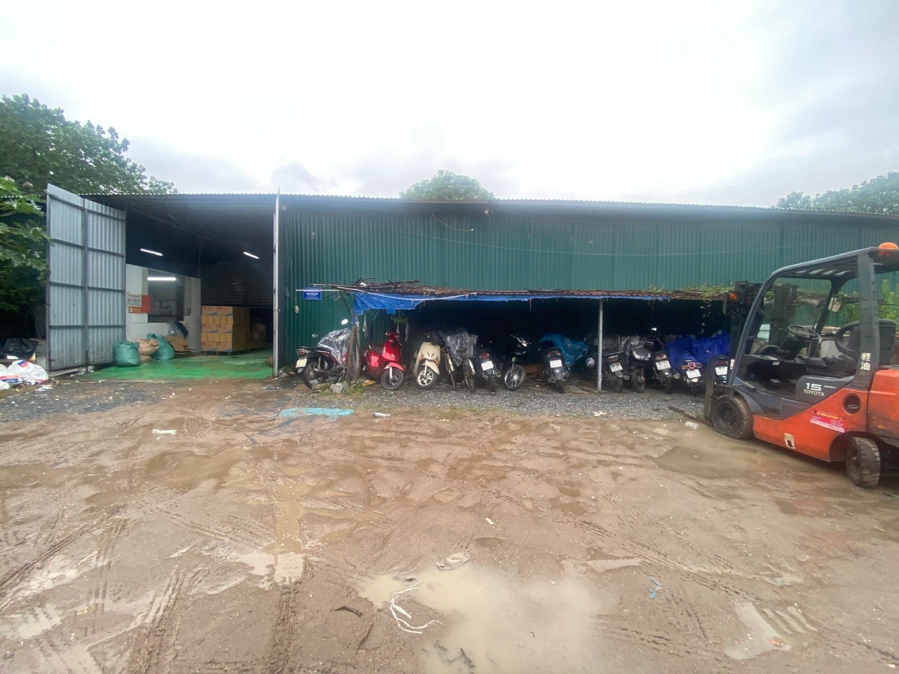 Đất Dự án Khu đô thị Vibex được sử dụng làm kho xưởng. Ảnh: TB