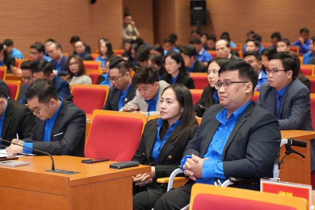 Bạn trẻ tham dự chương trình đối thoại
