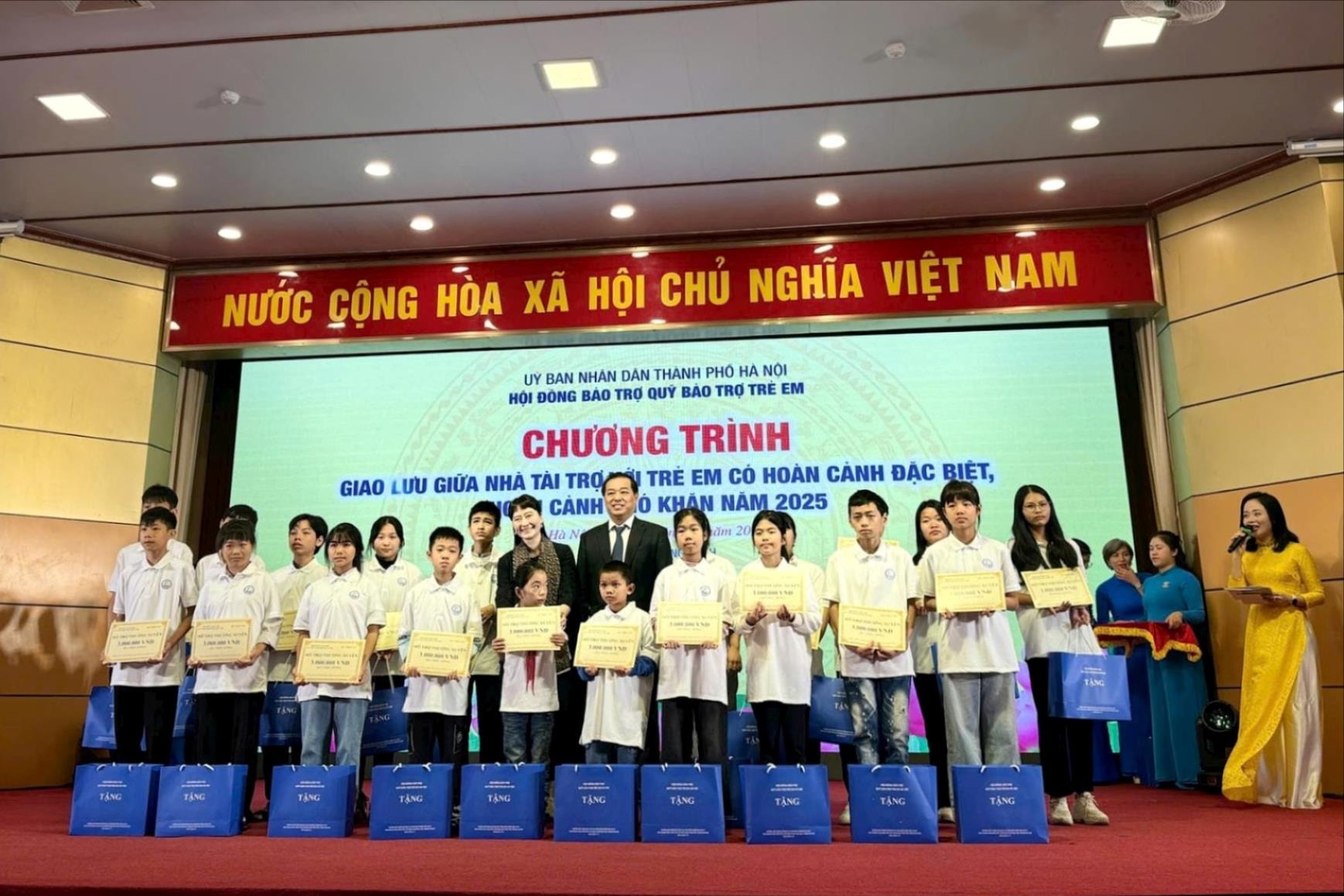 anh-2-ong-phong-trao-qua(1).jpg