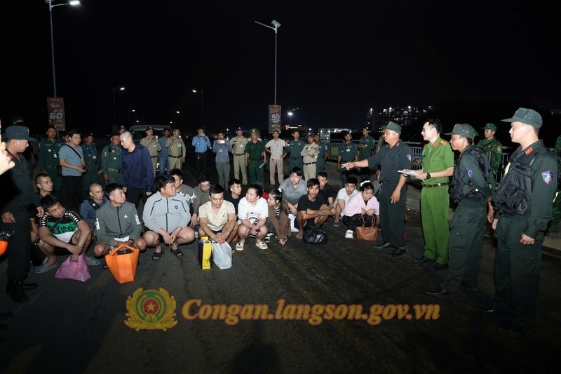 Công an tỉnh Lạng Sơn tiếp nhận các đối tượng tại cửa khẩu Long Bình, tỉnh An Giang