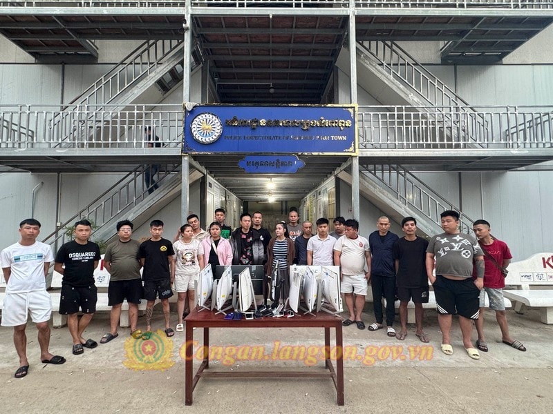 Các đối tượng và tang vật liên quan trong vụ án.