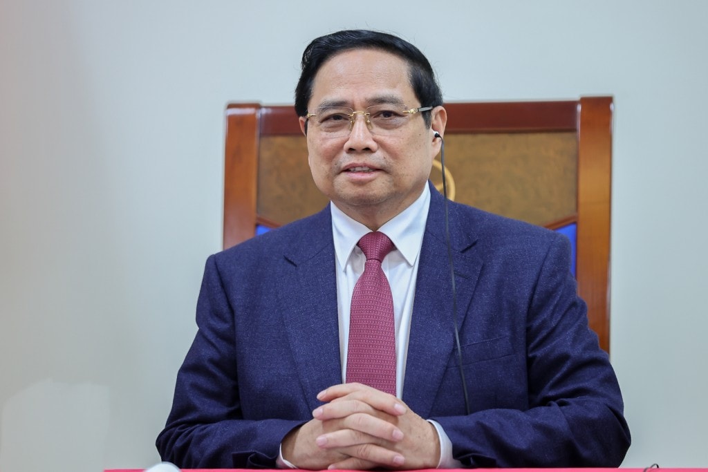 Thủ tướng Chính phủ Phạm Minh Chính điện đàm với Thủ tướng Singapore Lawrence Wong để trao đổi về quan hệ song phương và một số vấn đề khu vực, quốc tế mới nổi gần đây - Ảnh: VGP/Nhật Bắc