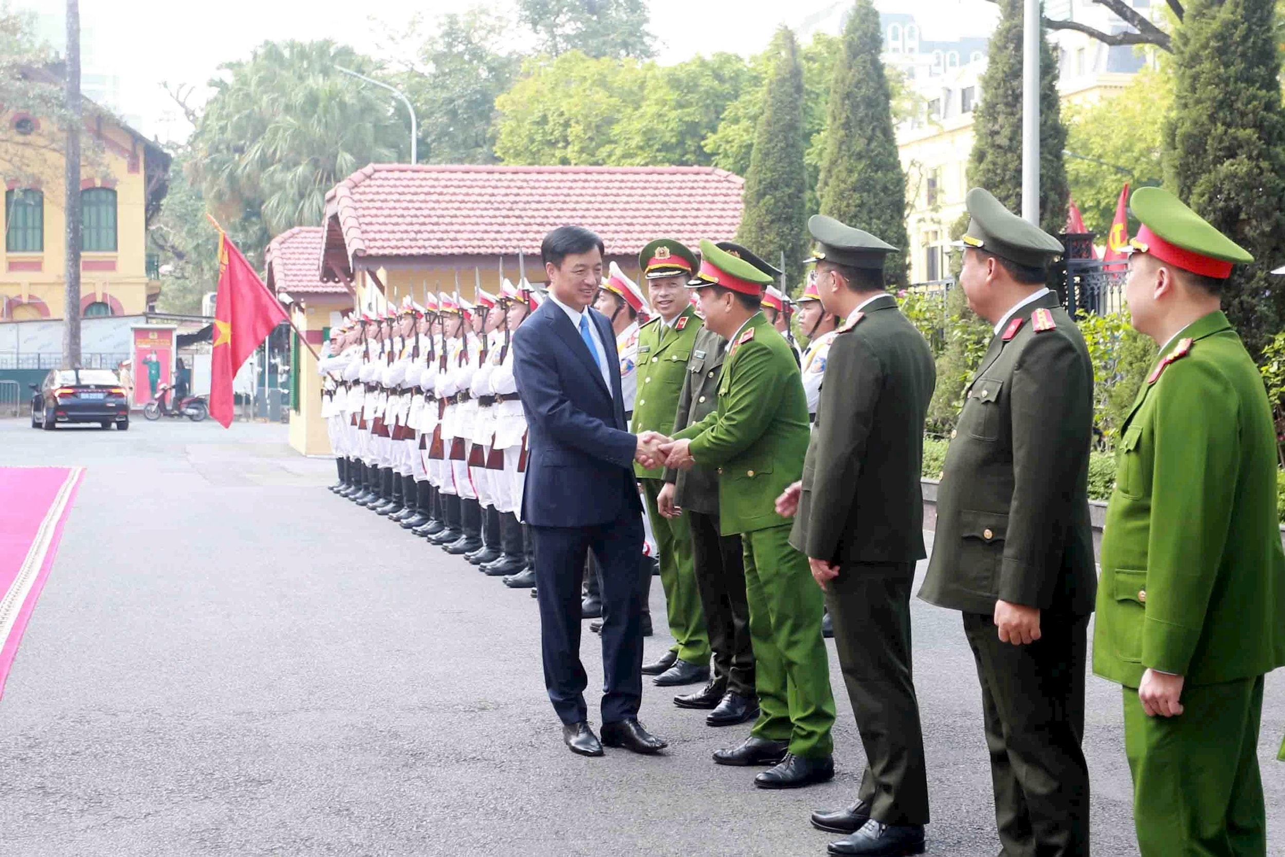 bi-thu-du.jpg